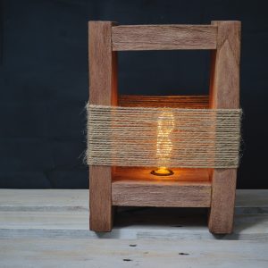 ξύλινο επιτραπέζιο φωτιστικό