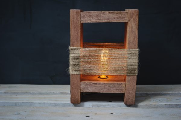 ξύλινο επιτραπέζιο φωτιστικό