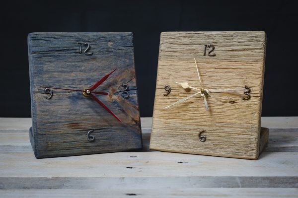 ρουστίκ ξύλινο ρολόι όρθιο