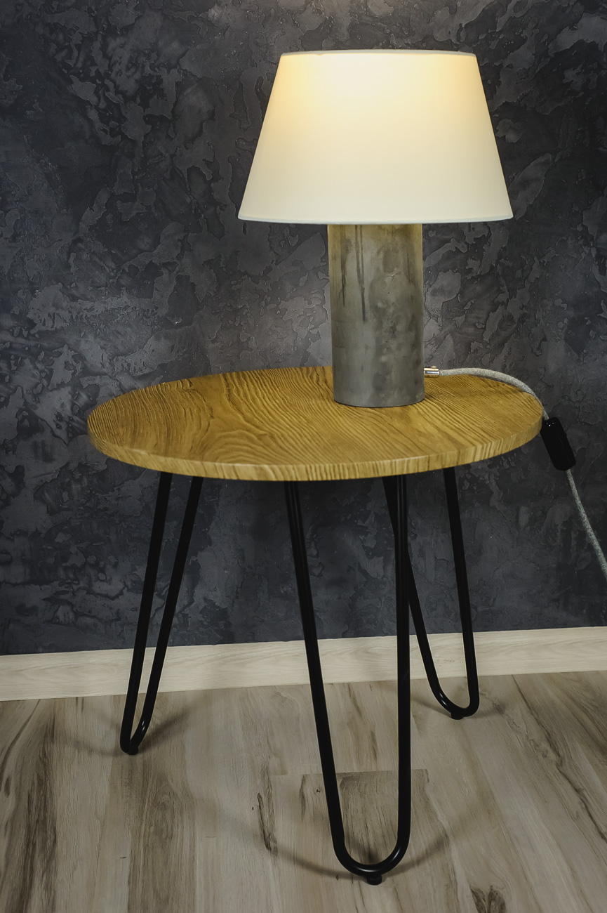 Lampa stołowa z betonu marki Floga