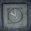 Zegar ścienny betonowy marki Floga