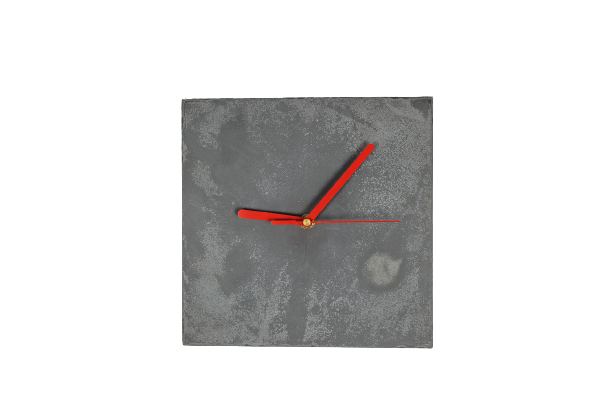 zegar wiszący betonowy marki FLOGA